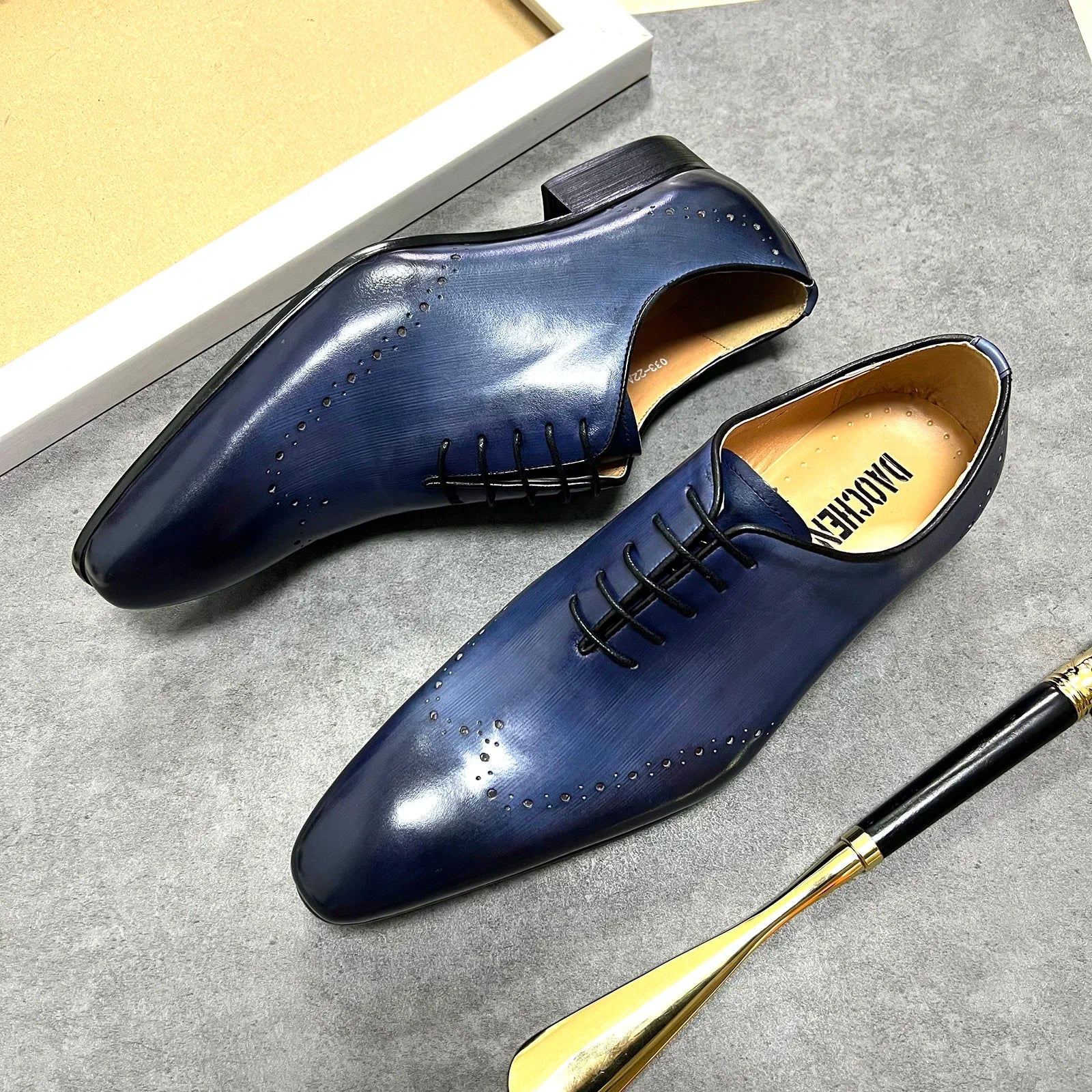 LUXURY MEN LEATHER SHOES LACE UP POINTED TOE CASUAL MENS DRESS SHOES BLUE WEDDING BUSINESS FORMAL OXFORD SHOES FOR MEN